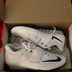 Selling this pair of Nike Romaleos 3 brand new